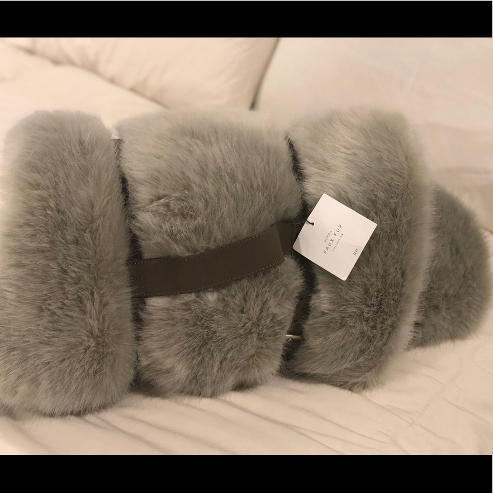 Faux Fur Throw blanket - Grey